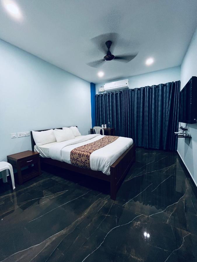 Madaparambil Residency Alwaye Exterior foto