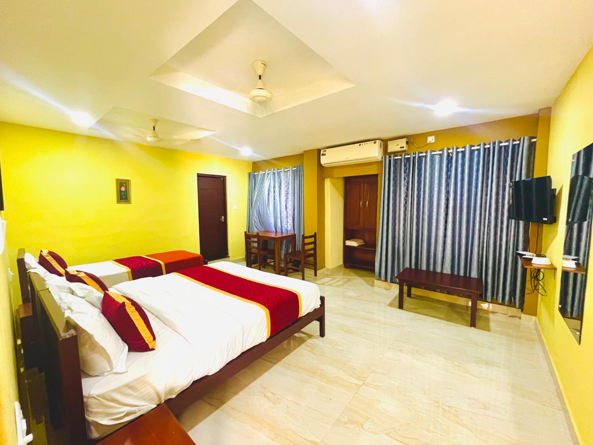 Madaparambil Residency Alwaye Exterior foto